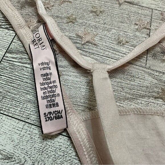 VICTORIA’S SECRET VERY SEXY PUSH UP & STAR EMBROIDERED V-STRING THONG 32B/SMALL - Picture 5 of 16